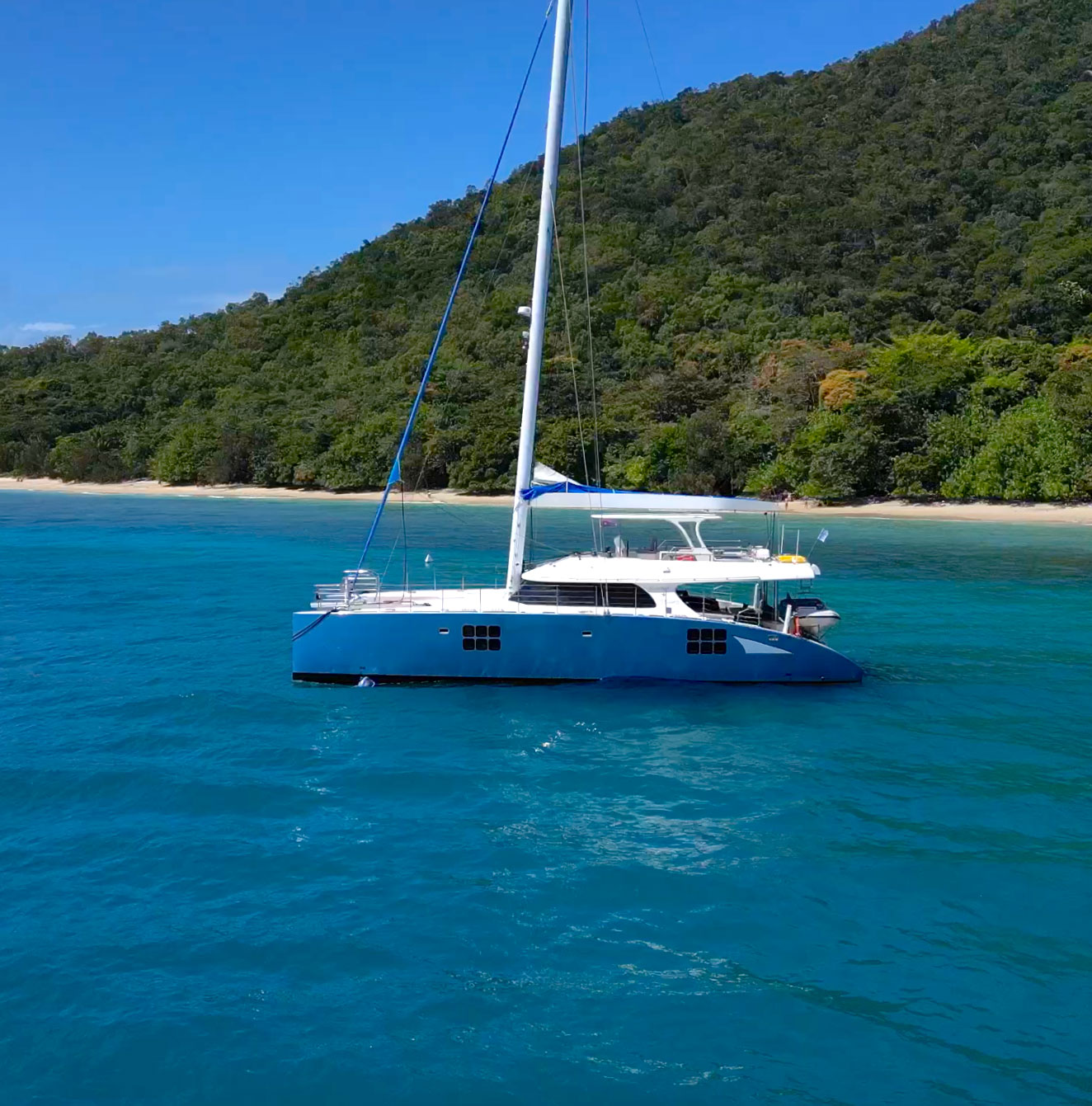 SY Feng Catamaran Exterior